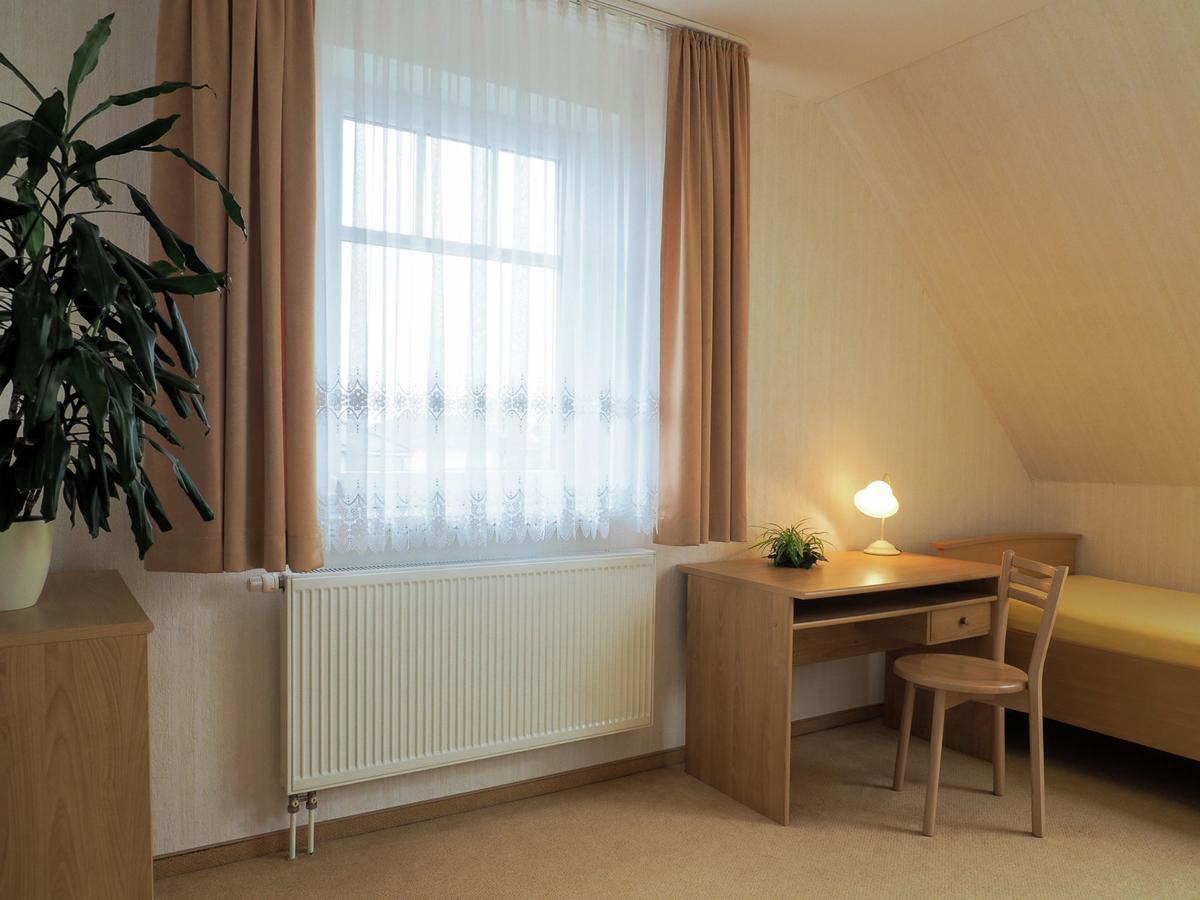 Modern Apartment in Kuhlungsborn with Garden Exterior foto