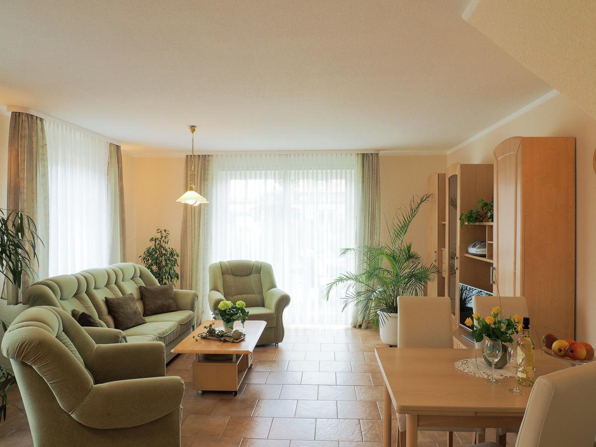 Modern Apartment in Kuhlungsborn with Garden Exterior foto